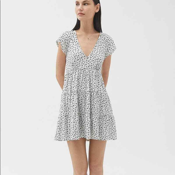Urban Outfitters Dresses & Skirts - Urban Outfitters White Black Floral Mini Dress Short Sleeve V Neck Womens Size M